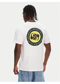 Quiksilver T-Shirt Circle Back Ss EQYZT08054 Biały Regular Fit ze sklepu MODIVO w kategorii T-shirty męskie - zdjęcie 186140897