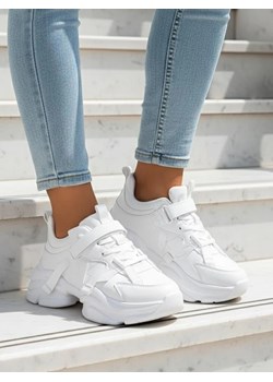 Sneakers od Giulia Bella z platformą w kolorze białym ze sklepu royalfashion.pl w kategorii Buty sportowe damskie - zdjęcie 186147727