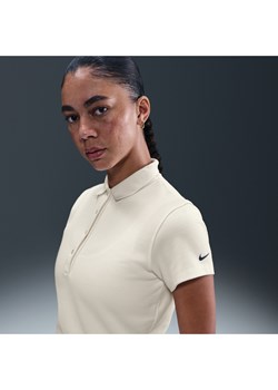 Damska koszulka polo do golfa z krótkim rękawem Nike - Biel ze sklepu Nike poland w kategorii Bluzki damskie - zdjęcie 186149719