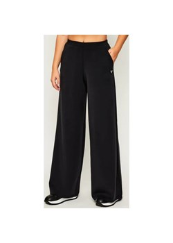 GUESS ACTIVE Spodnie dresowe OLYMPE | Relaxed fit ze sklepu Gomez Fashion Store w kategorii Spodnie damskie - zdjęcie 186164458
