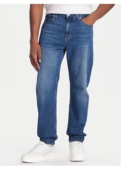 Tommy Jeans Jeansy DM0DM20191 Niebieski Regular Fit ze sklepu MODIVO w kategorii Jeansy męskie - zdjęcie 186167427