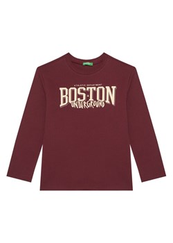 United Colors Of Benetton Bluzka 3JERC10QO Bordowy Regular Fit ze sklepu MODIVO w kategorii T-shirty chłopięce - zdjęcie 186167499