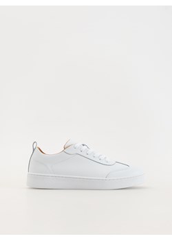 Reserved - Skórzane sneakersy - biały ze sklepu Reserved w kategorii Buty sportowe męskie - zdjęcie 186170669