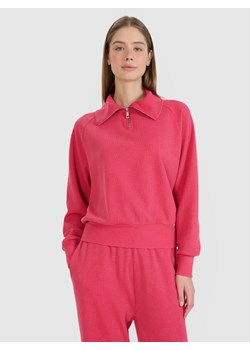 Damska bluza dresowa nierozpinana bez kaptura 4F 4FRSS25TSWSF2150 - różowa ze sklepu Sportstylestory.com w kategorii Bluzy damskie - zdjęcie 186175008