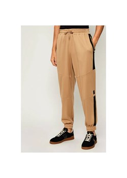 EA7 Spodnie dresowe | Regular Fit ze sklepu Gomez Fashion Store w kategorii Spodnie męskie - zdjęcie 186176309