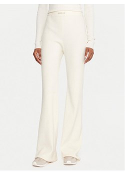 Guess Legginsy V5BB08 Z3JD2 Écru Flare Fit ze sklepu MODIVO w kategorii Spodnie damskie - zdjęcie 186180486