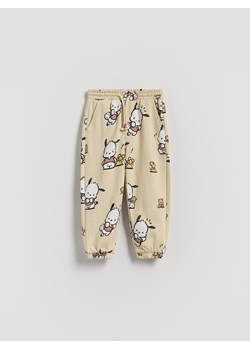 Reserved - Joggery Pochacco - beżowy - id: 090FO-08X - marki Reserved - 186182145 Reserved - Joggery Pochacco - beżowy ze sklepu Reserved w kategorii Spodnie chłopięce - zdjęcie 186182145