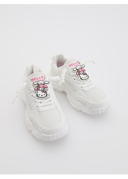 Reserved - Lekkie sneakersy Hello Kitty - biały ze sklepu Reserved w kategorii Buty sportowe dziecięce - zdjęcie 186183948
