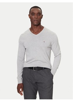 Tommy Hilfiger Sweter MW0MW42249 Szary Regular Fit ze sklepu MODIVO w kategorii Swetry męskie - zdjęcie 186186717