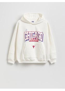 Reserved - Bluza Chicago Bulls NBA - złamana biel ze sklepu Reserved w kategorii Bluzy chłopięce - zdjęcie 186190858
