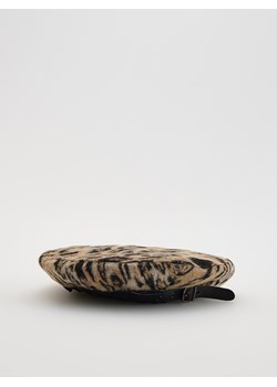 Reserved - Beret ze zwierzęcym wzorem - wielobarwny ze sklepu Reserved w kategorii Berety damskie - zdjęcie 186193477