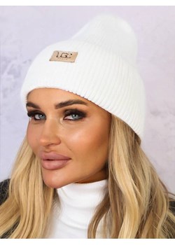 ZIMOWA CZAPKA Z NASZYWKĄ LGC- BIAŁY ze sklepu olika.com.pl w kategorii Czapki zimowe damskie - zdjęcie 186195865