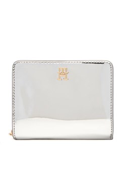 Tommy Hilfiger Portfel Med Za W/Flap Met AW0AW18037 Srebrny ze sklepu MODIVO w kategorii Portfele damskie - zdjęcie 186200486