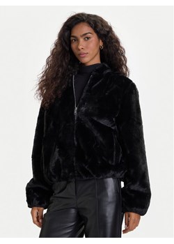 Vero Moda Futro Sonjaliga 10331291 Czarny Regular Fit ze sklepu MODIVO w kategorii Futra damskie - zdjęcie 186200679