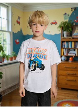 Sinsay - Koszulka z nadrukiem w samochody - biały ze sklepu Sinsay w kategorii T-shirty chłopięce - zdjęcie 186214169
