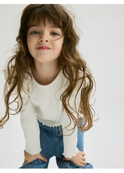 Reserved - Prążkowana koszulka - złamana biel - id: 189DB-01X - marki Reserved - 186217266 Reserved - Prążkowana koszulka - złamana biel ze sklepu Reserved w kategorii Bluzki dziewczęce - zdjęcie 186217266