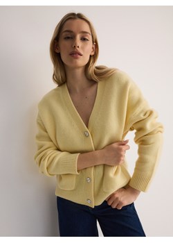 Reserved - Wełniany kardigan z kieszeniami - jasnożółty ze sklepu Reserved w kategorii Swetry damskie - zdjęcie 186217395