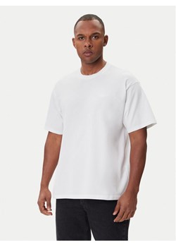 Levi's® T-Shirt Red Tab™ Vintage A0637-0000 Biały Boxy Fit ze sklepu MODIVO w kategorii T-shirty męskie - zdjęcie 186218868