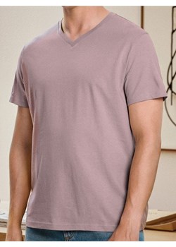 Sinsay - Koszulka basic z dekoltem w serek - różowy ze sklepu Sinsay w kategorii T-shirty męskie - zdjęcie 186231457