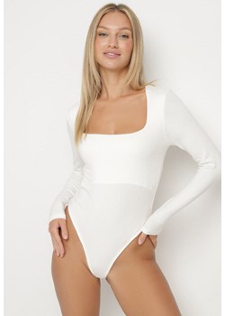 Białe Body z Bawełną Wiskozą i Kwadratowym Dekoltem Merrise - id: 398843 - marki born2be - 186231708 Białe Body z Bawełną Wiskozą i Kwadratowym Dekoltem Merrise ze sklepu born2be.pl w kategorii Body damskie - zdjęcie 186231708