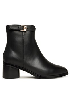 Botki Tommy Hilfiger Th Buckle Riding Mid Heel Bootie FW0FW08859 Czarny ze sklepu eobuwie.pl w kategorii Botki - zdjęcie 186233326