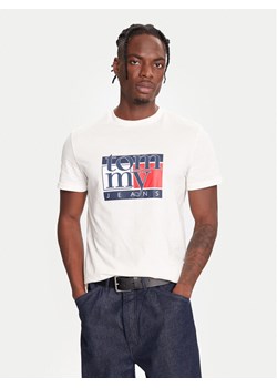 Tommy Jeans T-Shirt DM0DM21977 Biały Regular Fit ze sklepu MODIVO w kategorii T-shirty męskie - zdjęcie 186233507