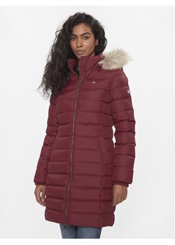 Tommy Jeans Kurtka puchowa Essential DW0DW09060 Bordowy Slim Fit ze sklepu MODIVO w kategorii Kurtki damskie - zdjęcie 186233685