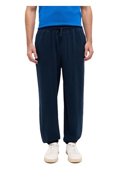 Męskie Spodnie Dresowe Mustang Style Logan Dark Sapphire 1016263 4136 ze sklepu YouNeedit.pl w kategorii Spodnie męskie - zdjęcie 186244458