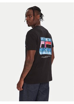 Tommy Jeans T-Shirt DM0DM21980 Czarny Regular Fit ze sklepu MODIVO w kategorii T-shirty męskie - zdjęcie 186245456