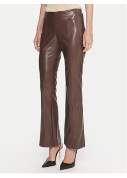 Marciano Guess Spodnie z imitacji skóry 5BGB09 7389A Brązowy Slim Fit ze sklepu MODIVO w kategorii Spodnie damskie - zdjęcie 186245496