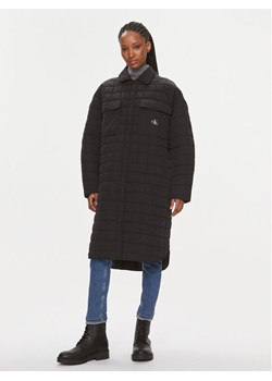 Calvin Klein Jeans Płaszcz przejściowy J20J221380 Czarny Relaxed Fit ze sklepu MODIVO w kategorii Płaszcze damskie - zdjęcie 186252556
