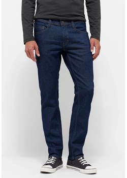 Męskie Spodnie Jeansowe Mustang Style Oregon Slim Denim Blue 1015864 5000 940 ze sklepu YouNeedit.pl w kategorii Jeansy męskie - zdjęcie 186266309