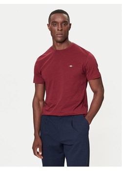 Gant T-Shirt Shield 2003184 Bordowy Regular Fit ze sklepu MODIVO w kategorii T-shirty męskie - zdjęcie 186267408