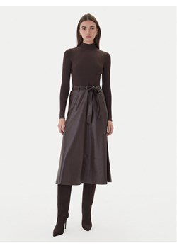 TWINSET Sukienka dzianinowa 252TT3560 Brązowy Slim Fit ze sklepu MODIVO w kategorii Sukienki - zdjęcie 186267706
