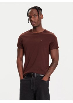 Tommy Jeans T-Shirt DM0DM04411 Brązowy Regular Fit ze sklepu MODIVO w kategorii T-shirty męskie - zdjęcie 186267775