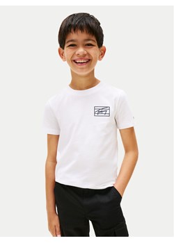Tommy Hilfiger T-Shirt Varsity Print KB0KB09932 Biały Regular Fit ze sklepu MODIVO w kategorii T-shirty chłopięce - zdjęcie 186283896