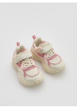 Reserved - Sneakersy z zapięciem na rzep - beżowy ze sklepu Reserved w kategorii Buty sportowe dziecięce - zdjęcie 186286279