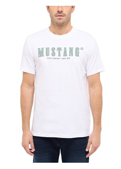 Męski T-Shirt Mustang Style Austin Bright White 1016281 2007 ze sklepu YouNeedit.pl w kategorii T-shirty męskie - zdjęcie 186293409
