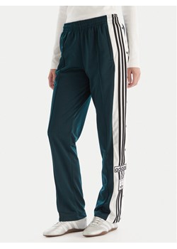 adidas Spodnie dresowe Adibreak JV7515 Zielony Loose Fit ze sklepu MODIVO w kategorii Spodnie damskie - zdjęcie 186294798