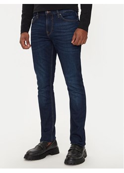 Guess Jeansy FINNLEY M4BAS2 D5GN2 Granatowy Slim Fit - id: 0000304232190 - marki Guess - 186314358 Guess Jeansy FINNLEY M4BAS2 D5GN2 Granatowy Slim Fit ze sklepu MODIVO w kategorii Jeansy męskie - zdjęcie 186314358