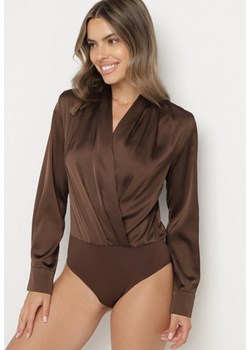 Brązowe Satynowe Body z Kopertowym Dekoltem Violila ze sklepu born2be.pl w kategorii Body damskie - zdjęcie 186316676