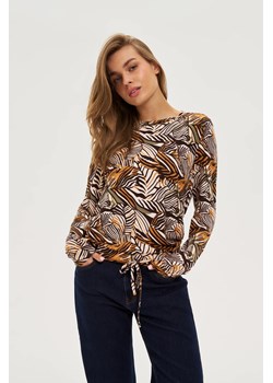 Sweter w roślinny wzór beżowy ze sklepu Moodo.pl w kategorii Swetry damskie - zdjęcie 186321095