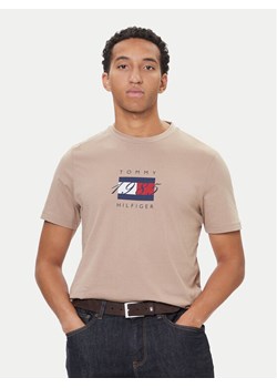 Tommy Hilfiger T-Shirt Linear Flag MW0MW41338 Beżowy Regular Fit ze sklepu MODIVO w kategorii T-shirty męskie - zdjęcie 186323146