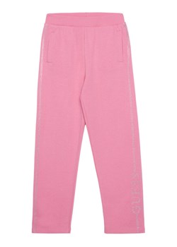 Guess Spodnie dresowe J5YQ12 KA6R4 Różowy Regular Fit ze sklepu MODIVO w kategorii Spodnie dziewczęce - zdjęcie 186323445