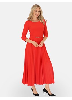 Czerwona sukienka z plisowanym dołemi ozdobą w pasie L'AF Celine ze sklepu Eye For Fashion w kategorii Sukienki - zdjęcie 186337005