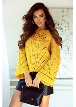 ażurowy sweter flora z szerokimi rękawami polski producent j&k premium -  musztarda ze sklepu STYLOWO w kategorii Swetry damskie - zdjęcie 186340035