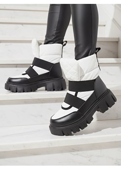 Royalfashion Buty a'la śniegowce damskie na płaskiej podeszwie w kolorze czarno- białym Ferory ze sklepu royalfashion.pl w kategorii Śniegowce damskie - zdjęcie 186343176