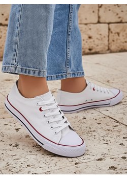 Aurelia Bianca – Klasyczne białe trampki damskie na płaskiej podeszwie ze sklepu royalfashion.pl w kategorii Trampki damskie - zdjęcie 186343199
