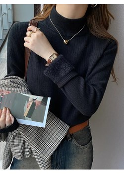 Sweter z ozdobnym futerkiem - Czarny Uniwersalny ze sklepu Intimica.pl w kategorii Swetry damskie - zdjęcie 186369657