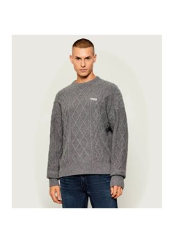 Guess Jeans Sweter | Relaxed fit | z dodatkiem wełny - id: GE255M000009Q87 - marki Guess - 186381609 Guess Jeans Sweter | Relaxed fit | z dodatkiem wełny ze sklepu Gomez Fashion Store w kategorii Swetry męskie - zdjęcie 186381609